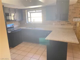 Photo #3: 2353174 Listing