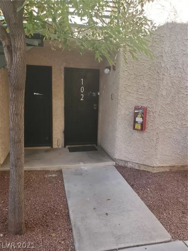 MLS: 2353192 Condo For Sale