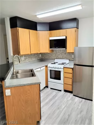 Photo #4: 2353192 Listing 