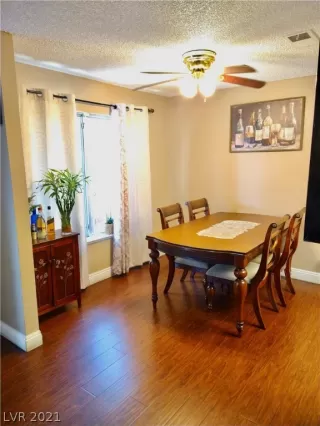 Photo #3: 2353196 Listing