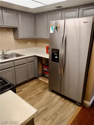 Photo #5: 2353196 Listing