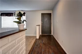 Photo #2: 2353197 Listing