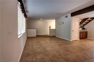 Photo #3: 2353197 Listing