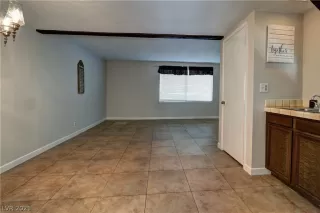 Photo #6: 2353197 Listing