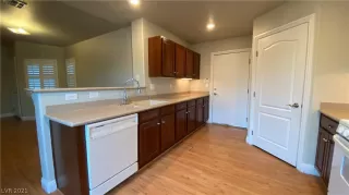 Photo #6: 2353215 Listing 