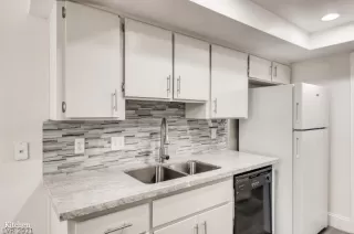 Photo #4: 2353219 Listing 