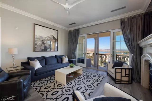 MLS: 2353256 Condo For Sale