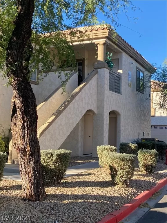MLS: 2353352 Condo For Sale
