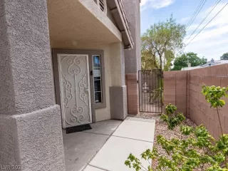 Photo #4: 2353356 Listing