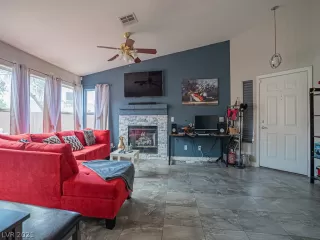 Photo #5: 2353356 Listing