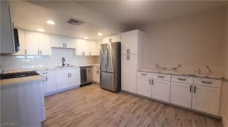 Photo #5: 2353379 Listing 