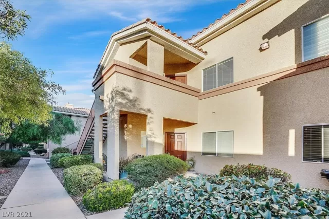 MLS: 2353400 Condo For Sale