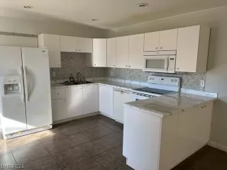 Photo #3: 2353412 Listing 