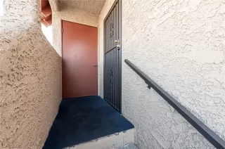 Photo #3: 2353428 Listing