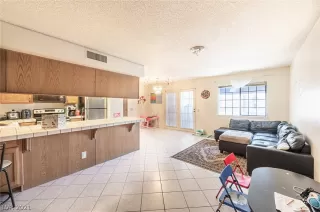 Photo #4: 2353428 Listing