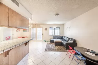 Photo #5: 2353428 Listing