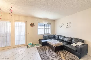 Photo #6: 2353428 Listing