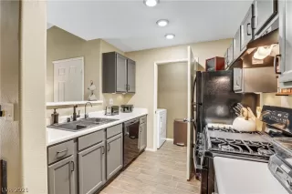 Photo #2: 2353443 Listing 