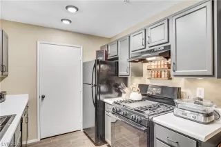 Photo #3: 2353443 Listing 