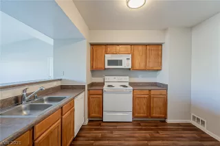 Photo #1: 2353496 Listing 