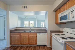 Photo #5: 2353496 Listing 