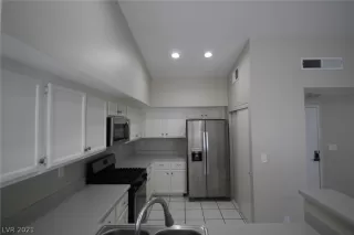 Photo #2: 2353647 Listing