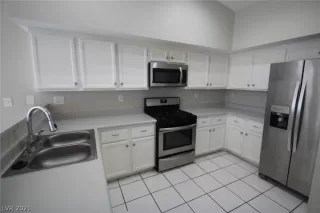 Photo #3: 2353647 Listing