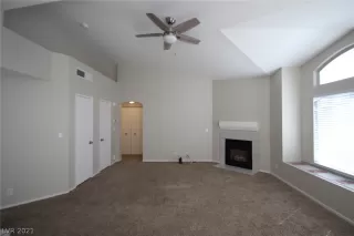 Photo #5: 2353647 Listing