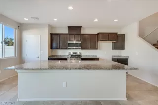 Photo #4: 2353655 Listing 