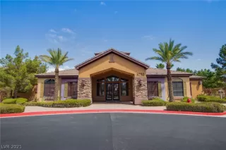 Photo #3: 2353658 Listing