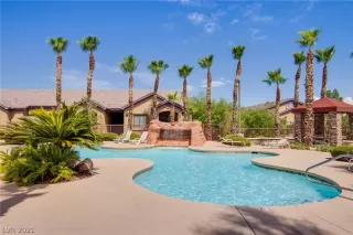 Photo #5: 2353658 Listing