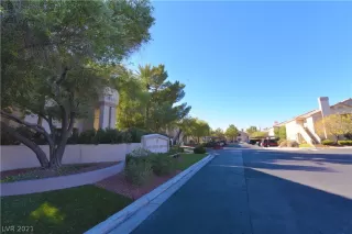 Photo #2: 2353697 Listing