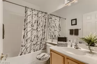 Photo #5: 2353715 Listing