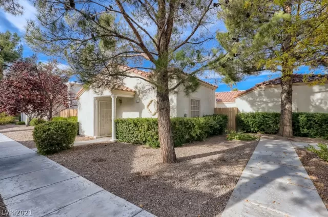 MLS: 2353728 Condo For Sale