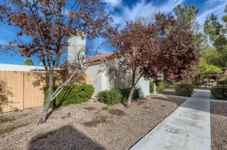 Photo #2: 2353728 Listing