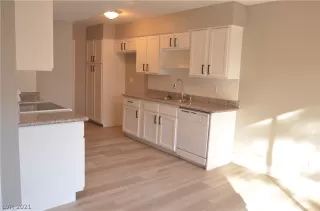 Photo #4: 2353736 Listing