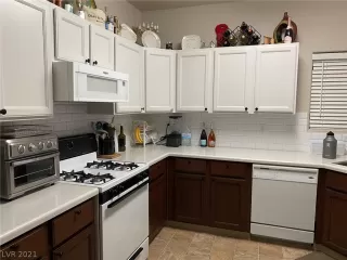 Photo #3: 2353758 Listing