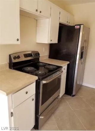 Photo #3: 2353759 Listing