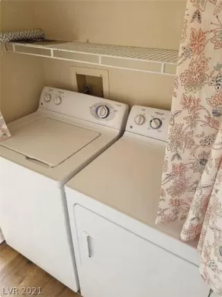 Photo #5: 2353759 Listing