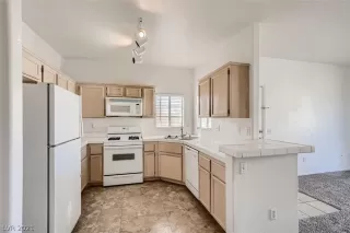 Photo #3: 2353760 Listing