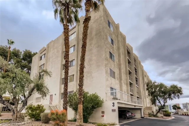 MLS: 2353791 Condo For Sale