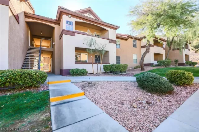 MLS: 2353792 Condo For Sale