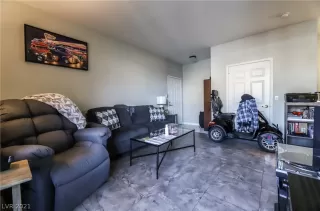 Photo #6: 2353792 Listing