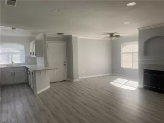 Photo #4: 2353803 Listing