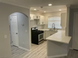 Photo #6: 2353803 Listing