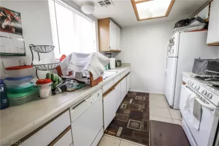 Photo #5: 2353819 Listing 