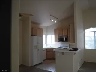 Photo #3: 2353824 Listing