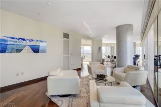 Photo #2: 2353837 Listing 