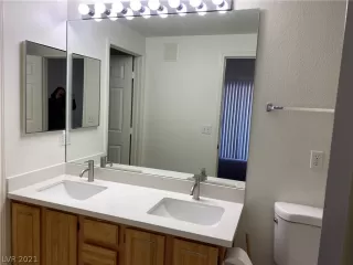 Photo #5: 2353842 Listing