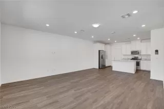 Photo #3: 2353847 Listing 